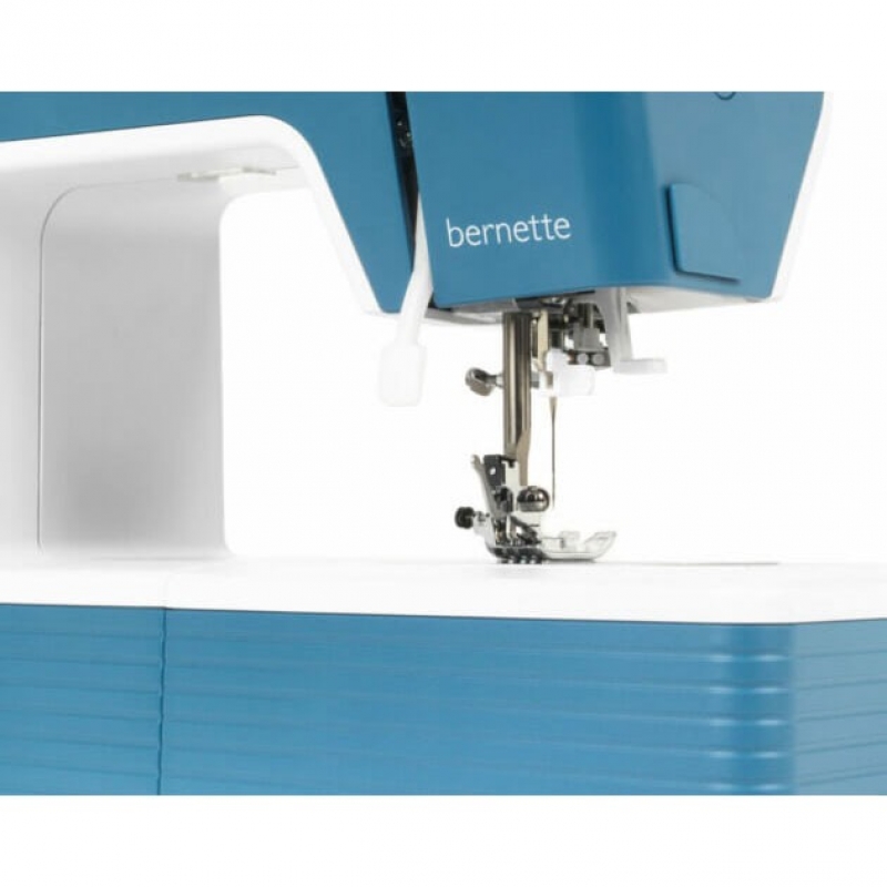 Швейная машина Bernina Bernette B05 Academy
