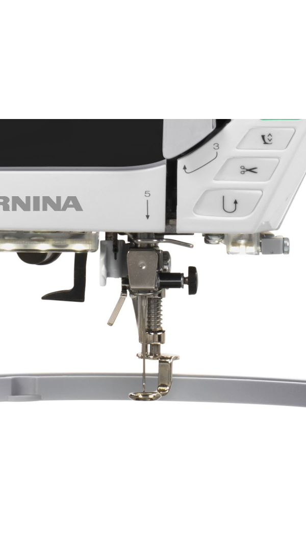 Швейно-вышивальная машина Bernina B 590