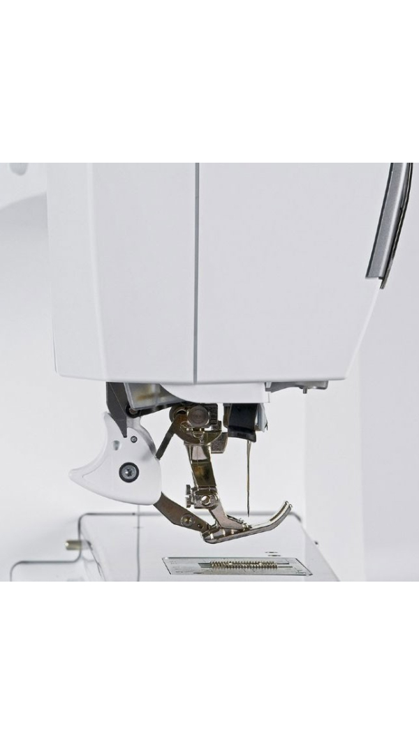 Швейно-вышивальная машина Bernina 880 Plus
