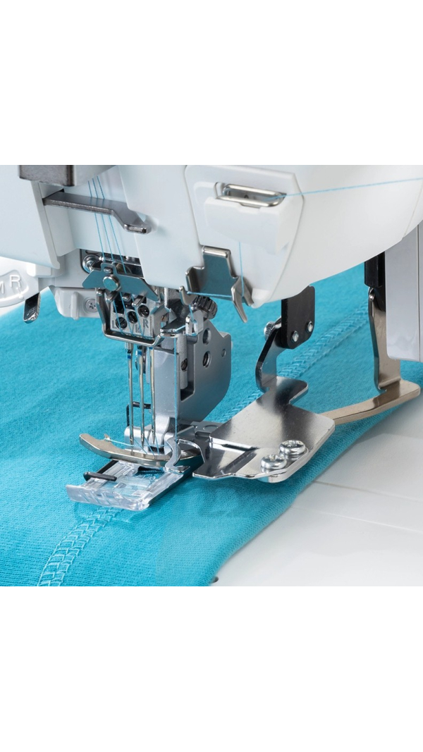Распошивальная машина Janome CoverPro 3000 Professional