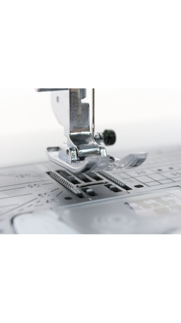 Швейна машина JANOME Skyline S5