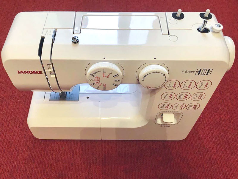 На что обратить внимание, покупая швейную машинку с рук